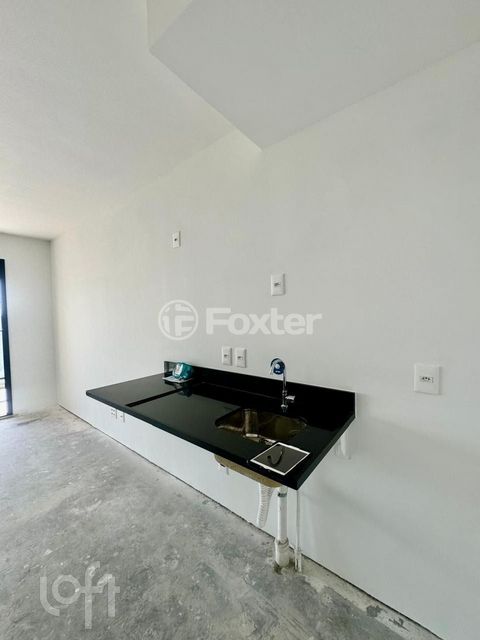Image 4 - 889601