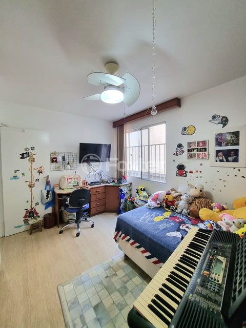 Image 7 - 889609