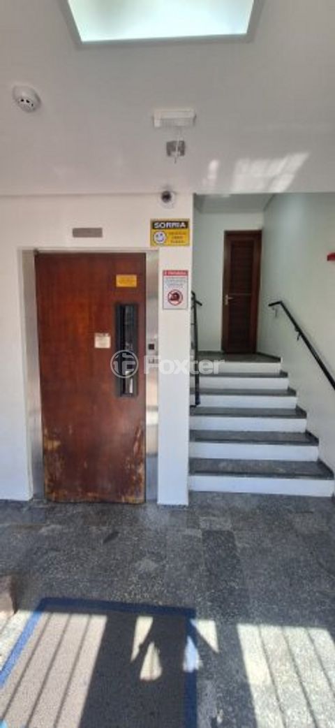 Image 11 - 889650
