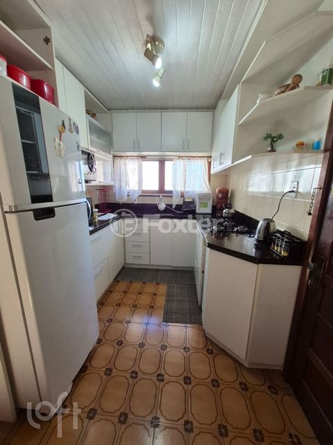 Image 8 - 889651