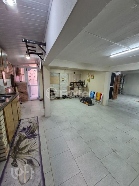 Image 17 - 889651