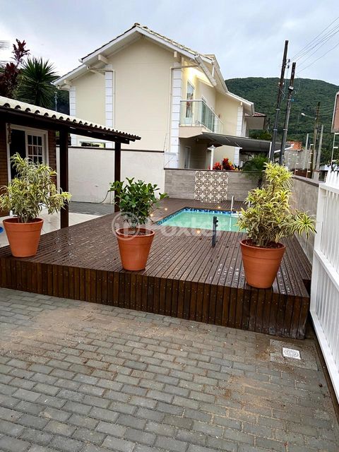 Image 9 - 889654