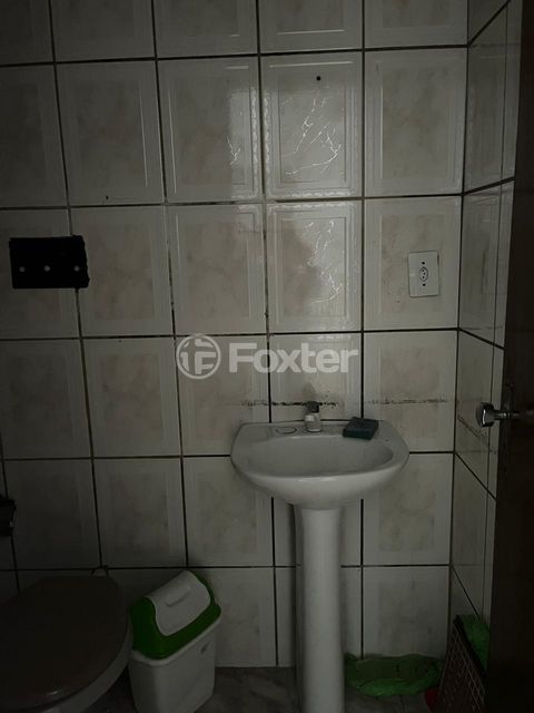 Image 7 - 889658