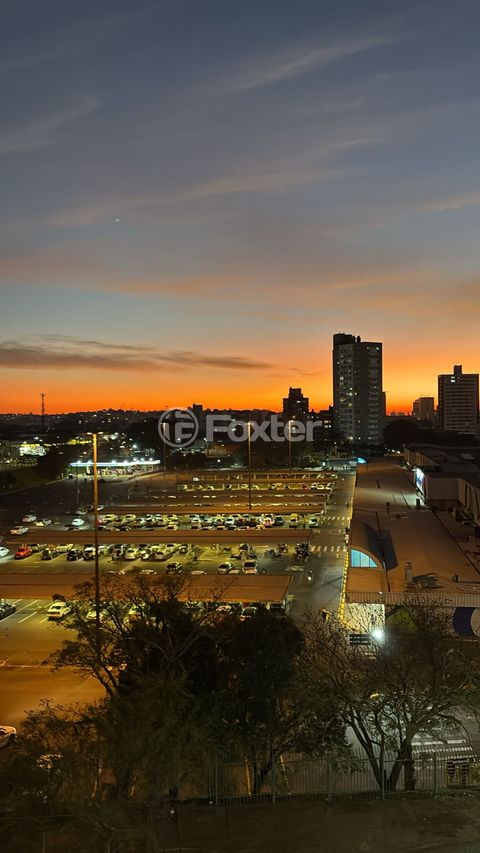 Image 9 - 889664
