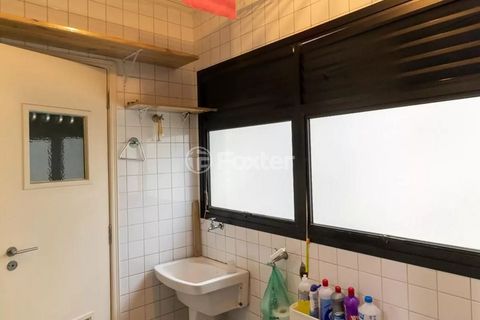 Image 8 - 889666