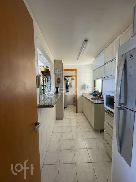 Image 7 - 889674