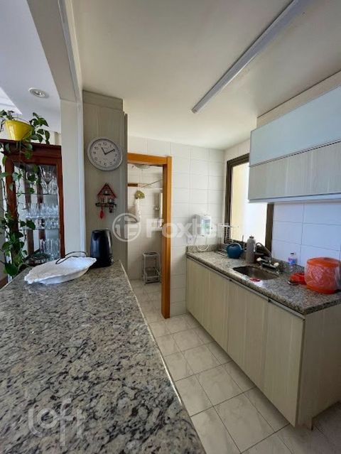 Image 6 - 889674