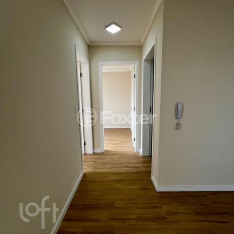 Image 6 - 889702