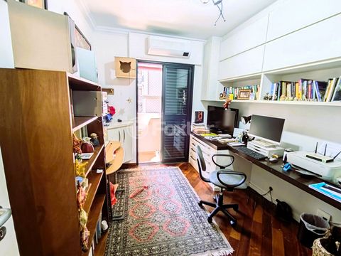 Image 7 - 889720