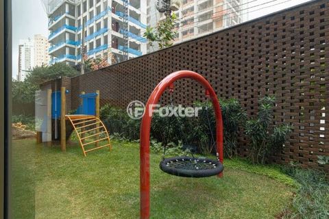 Image 4 - 889725