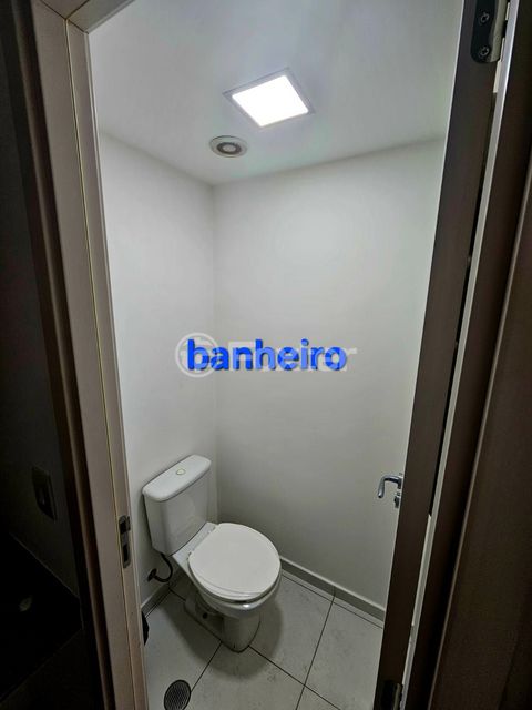 Image 7 - 889726