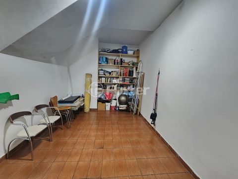 Image 7 - 889916