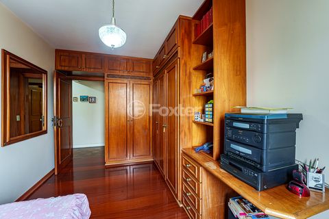 Image 10 - 889927