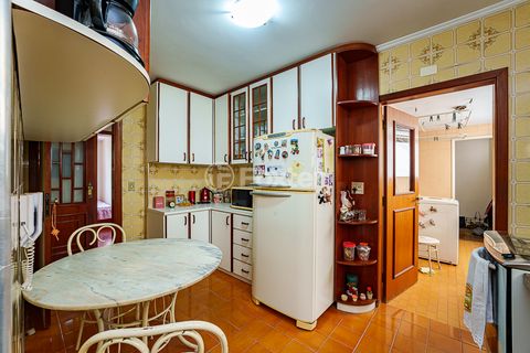 Image 18 - 889927
