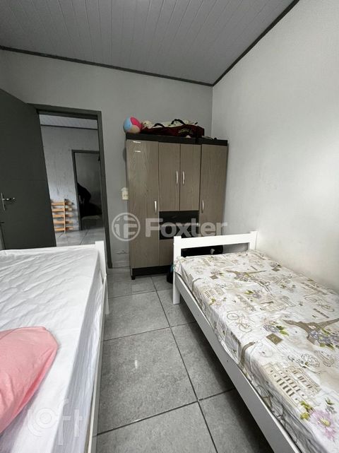 Image 9 - 889943