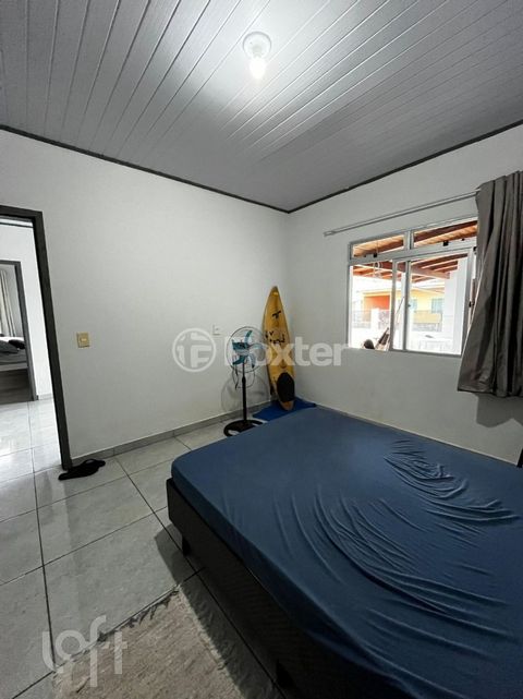 Image 7 - 889943