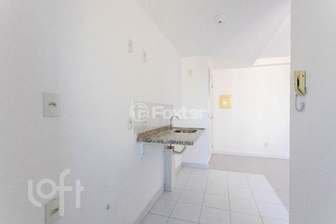 Image 7 - 889945
