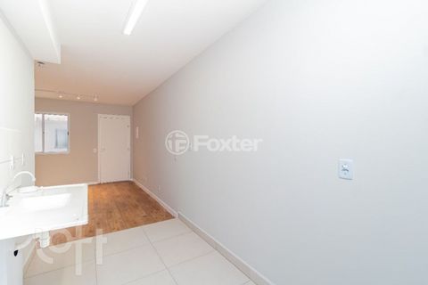 Image 6 - 889966