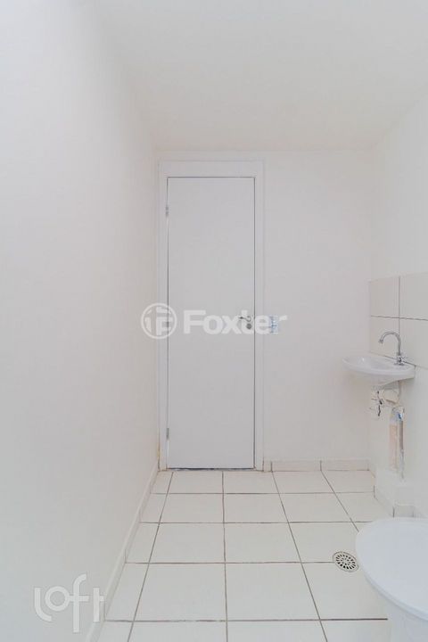 Image 8 - 889966