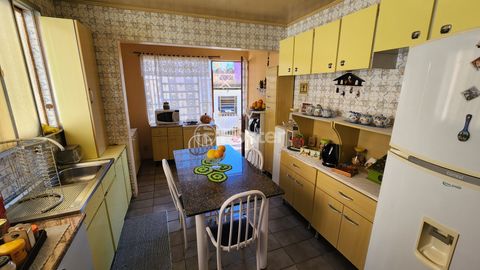 Image 8 - 889979