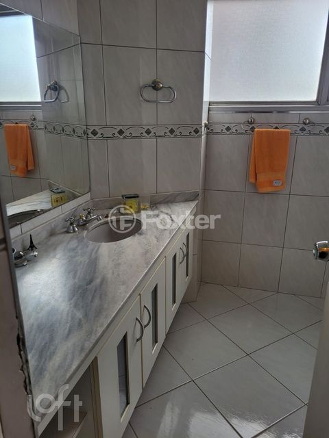 Image 7 - 889987
