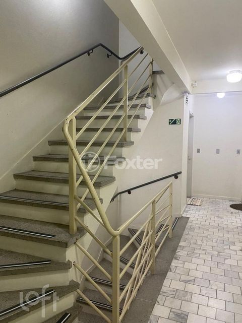 Image 6 - 890068