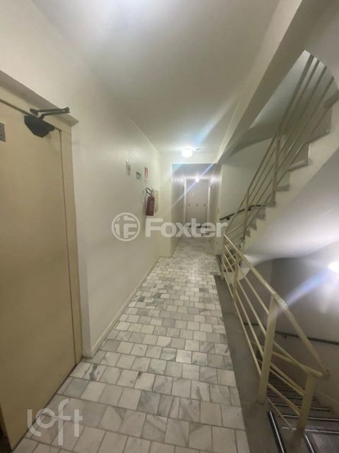 Image 7 - 890068
