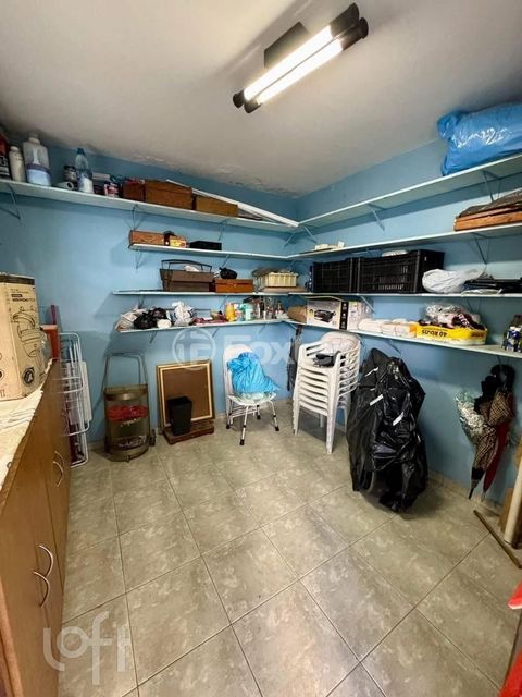 Image 8 - 890315