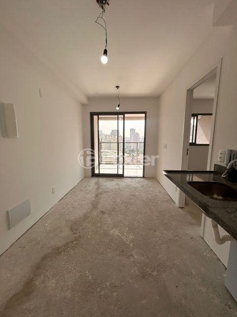 Image 7 - 890425