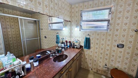 Image 13 - 890456