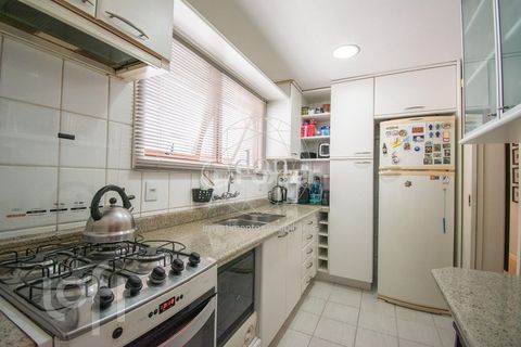 Image 4 - 890517
