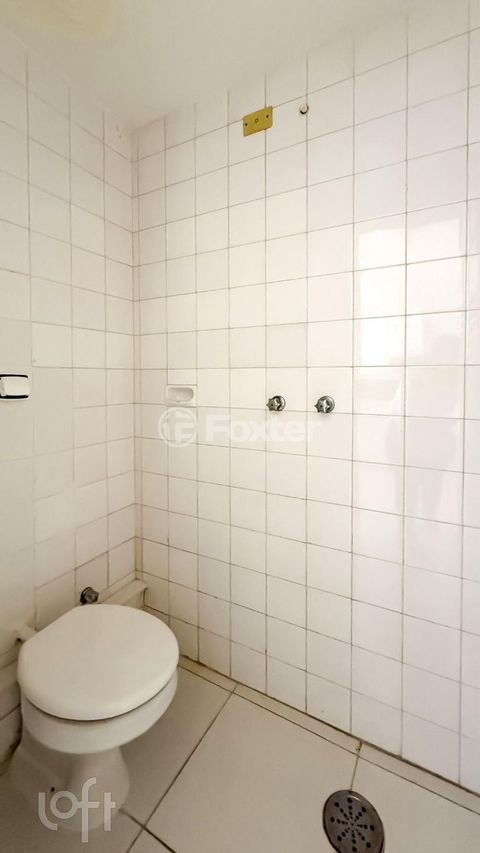 Image 6 - 890669