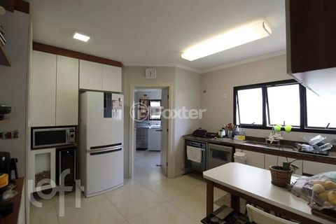 Image 8 - 890700