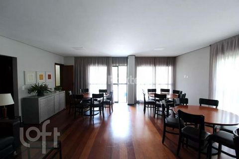 Image 6 - 890700