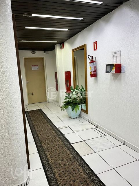 Image 0 - 890703