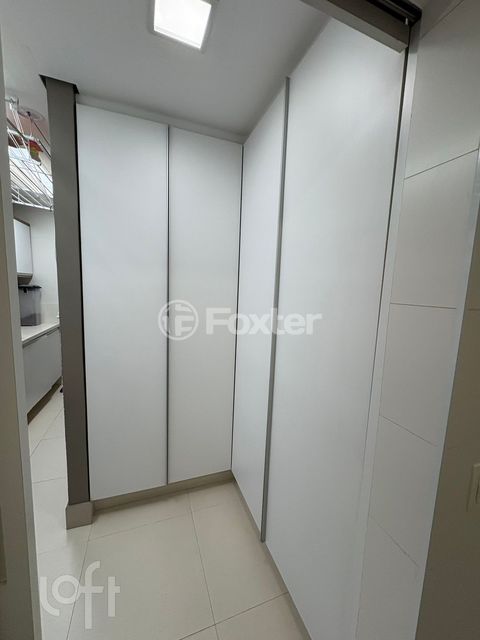 Image 9 - 890711