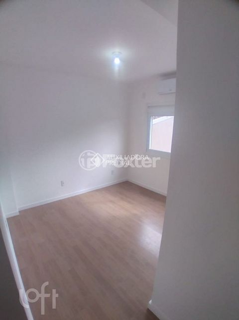Image 7 - 890722