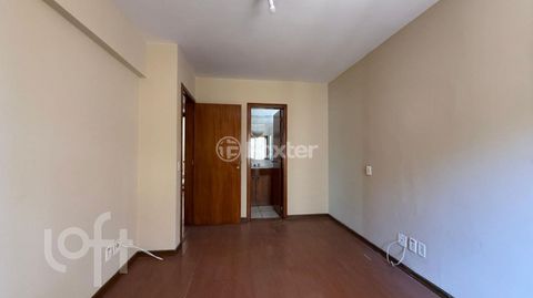 Image 8 - 890735