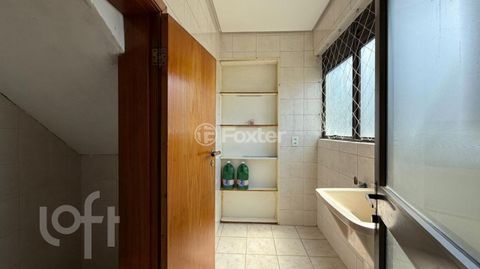 Image 6 - 890735