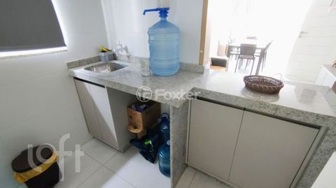 Image 5 - 890741
