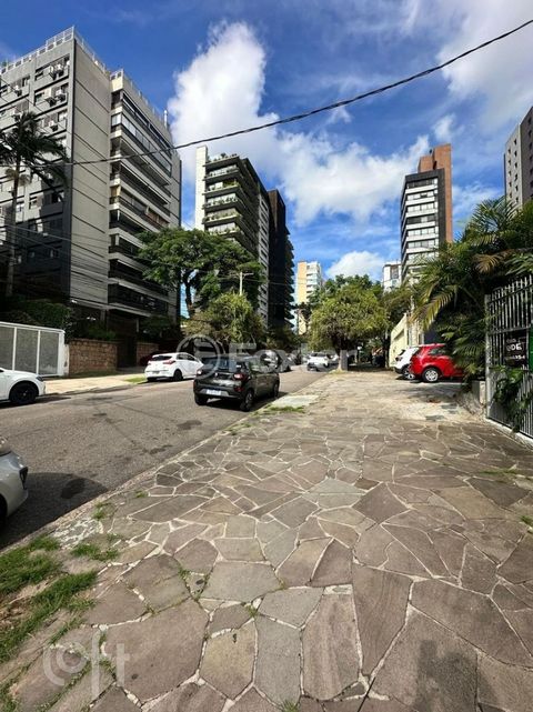 Image 18 - 890825