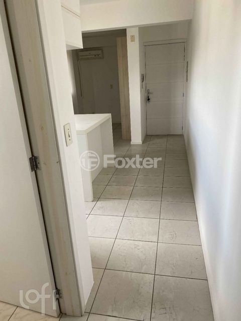 Image 3 - 890828
