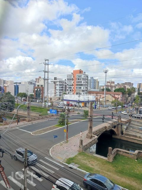 Image 8 - 890882