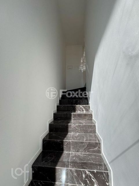 Image 4 - 890937