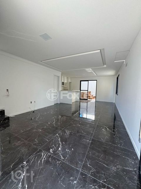 Image 3 - 890937