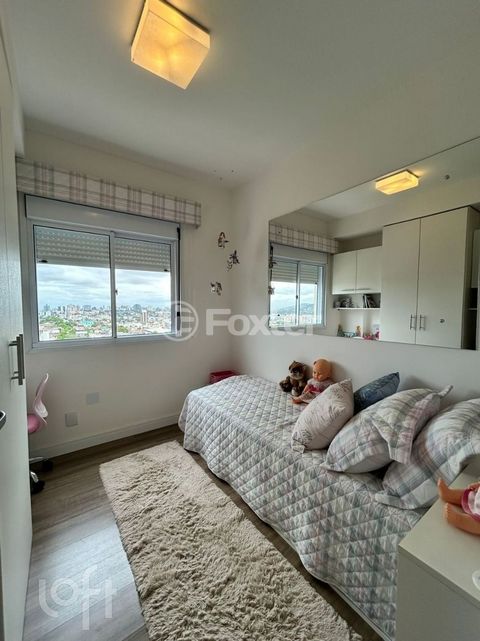 Image 5 - 890947