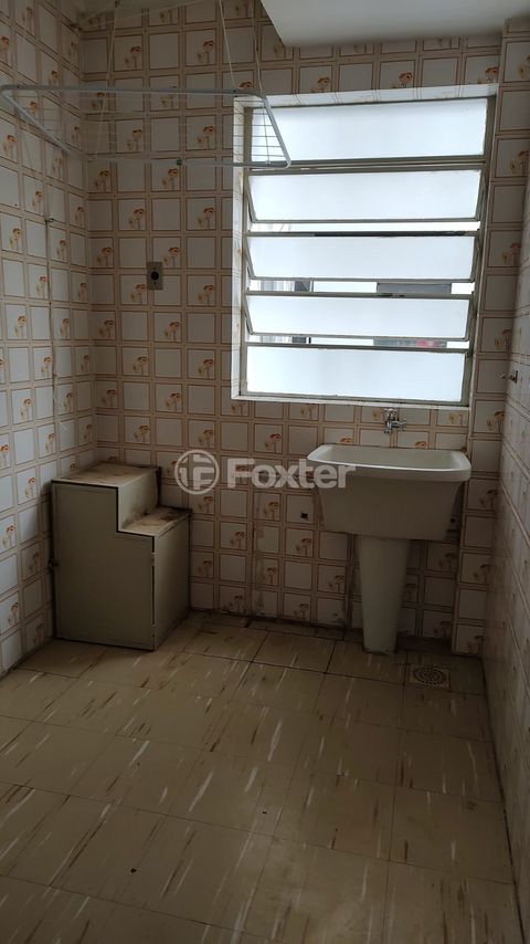 Image 7 - 890960