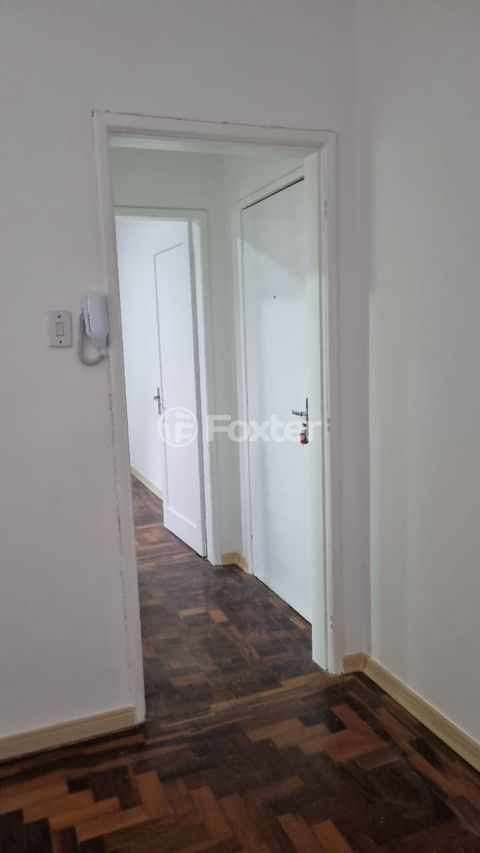 Image 5 - 890967
