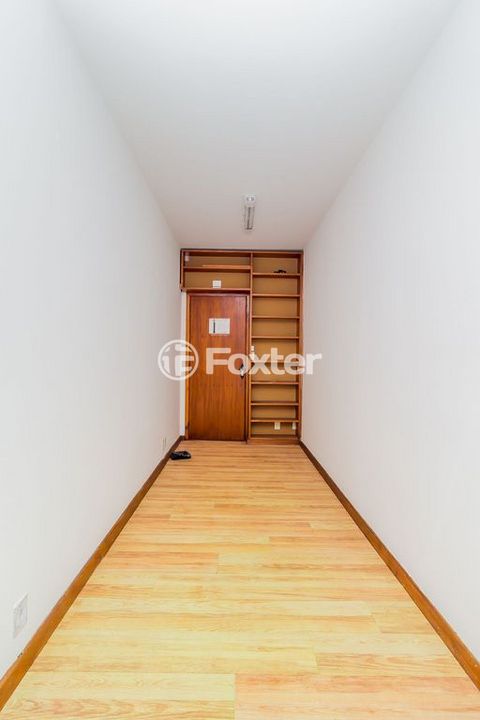 Image 7 - 891008
