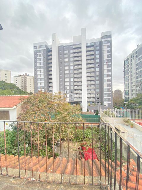 Image 17 - 891015